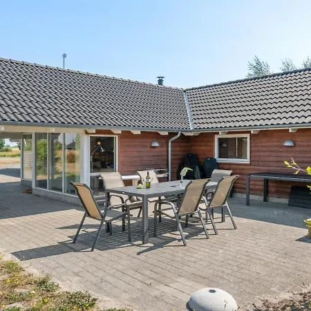Holiday home Holiday Vilvi - 500m From The Sea In Lolland- Falster And Mon By Interhome
