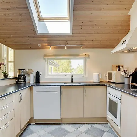 Vilvi - 500m From The Sea By Interhome Feriehus